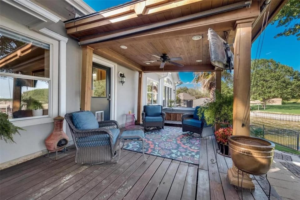 Payne Springs Paradise with Pool and Hot Tub! House in Cedar Creek Reservoir