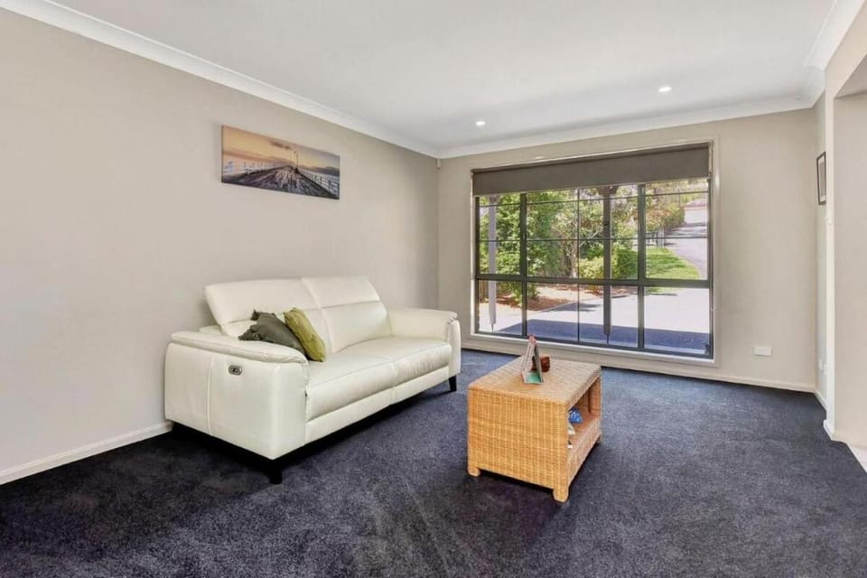 Hidden Horizon - 1pm checkout Sun - 5bed 3 bathroom House in Lake Macquarie