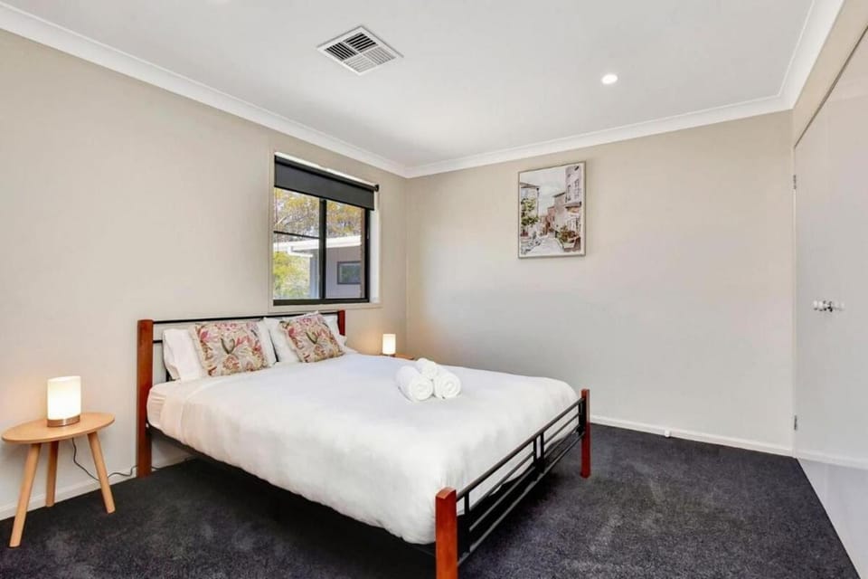 Hidden Horizon - 1pm checkout Sun - 5bed 3 bathroom House in Lake Macquarie
