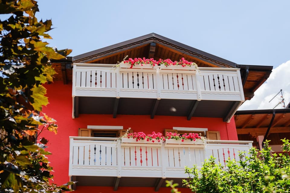Property building, Summer, Balcony/Terrace