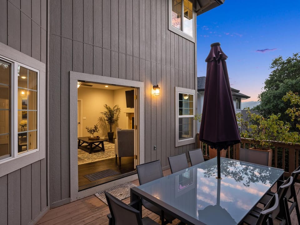 View (from property/room), Dining area, Mountain view