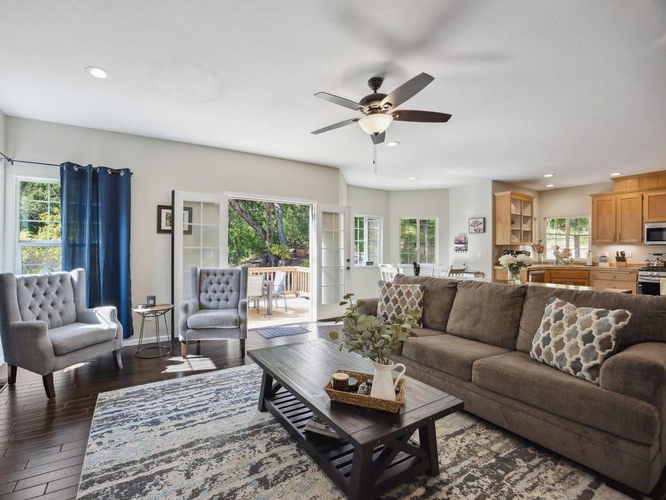 Living room, Seating area