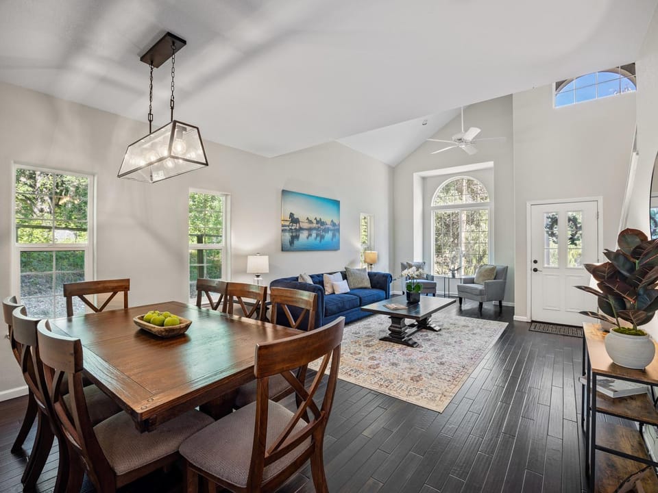 Living room, Seating area, Dining area