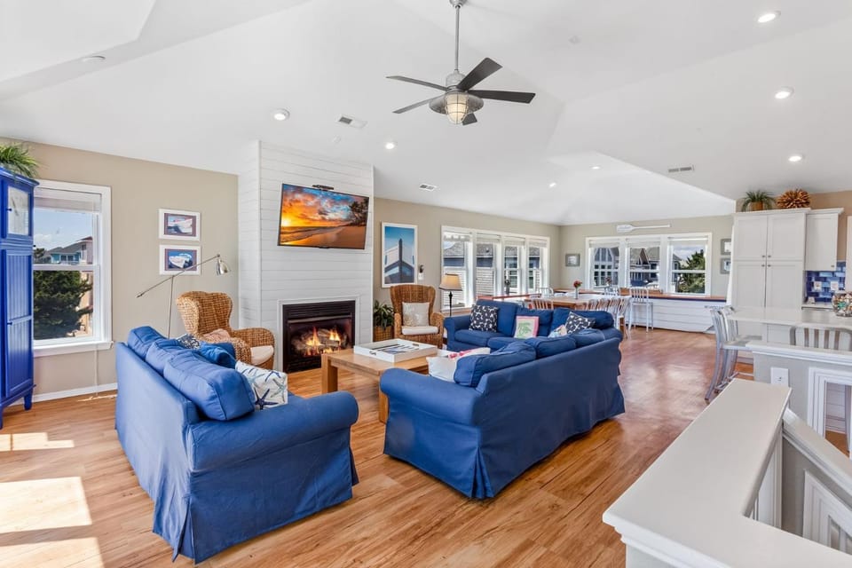 1670 - Anchor Management House in Corolla
