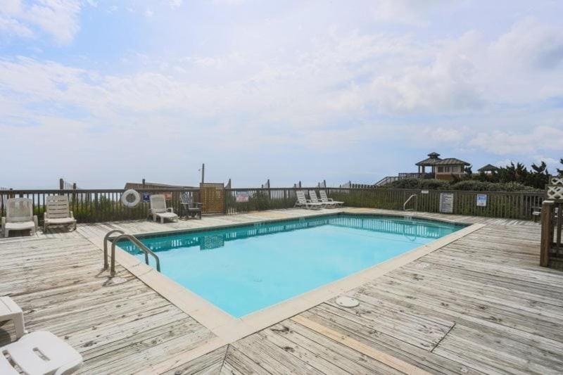 SO5A - Oceanside Bungalow House in Kill Devil Hills