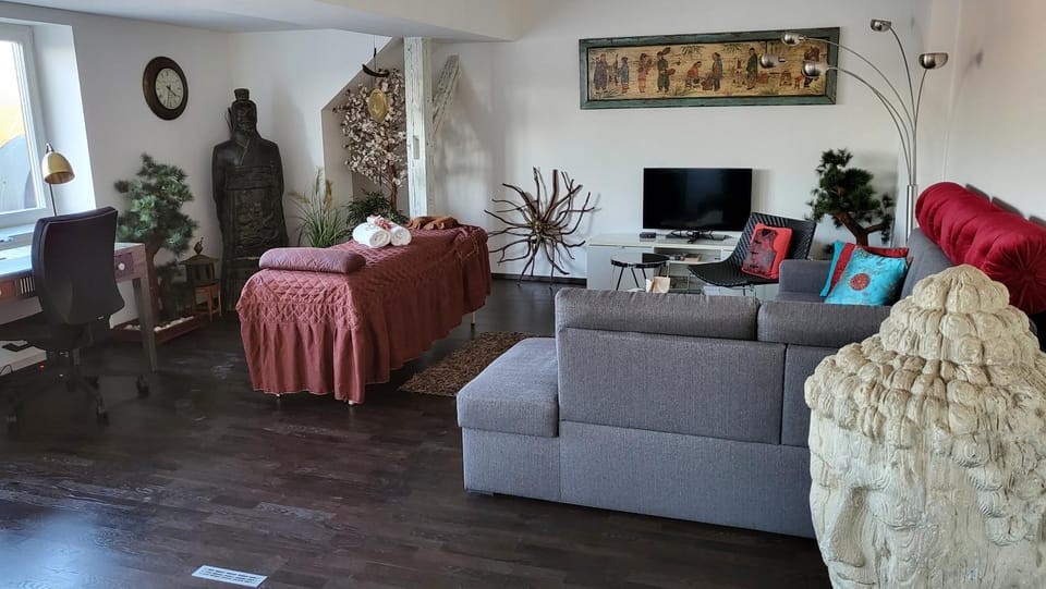Communal lounge/ TV room