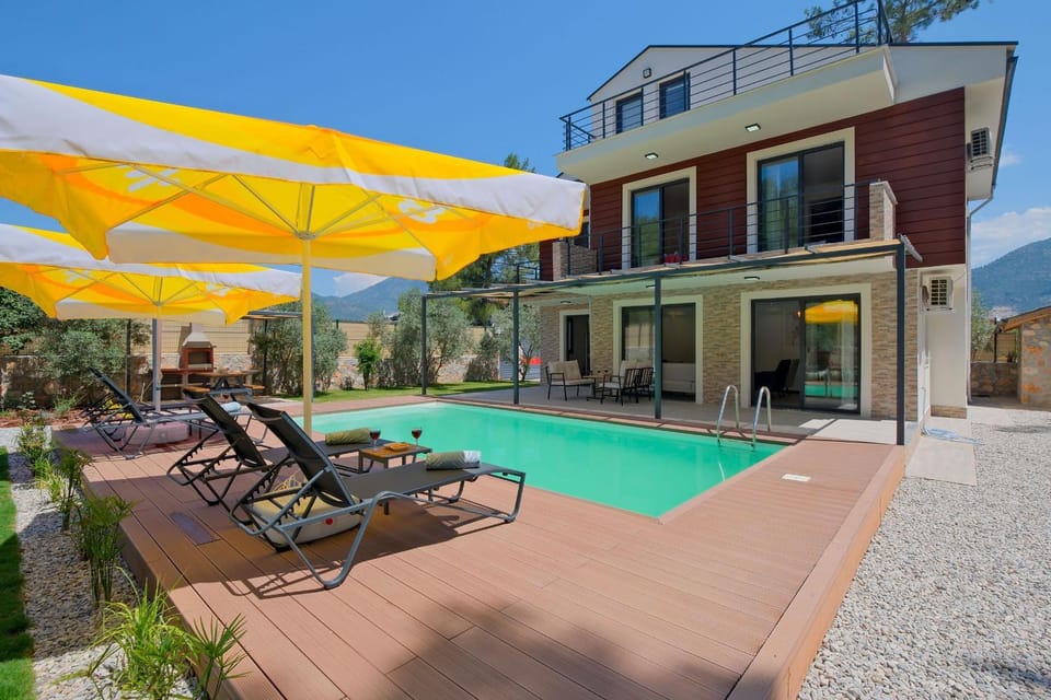 Property building, Day, Natural landscape, Swimming pool, sunbed