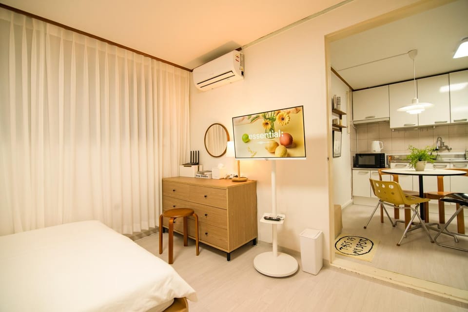 TV and multimedia, Bedroom, air conditioner
