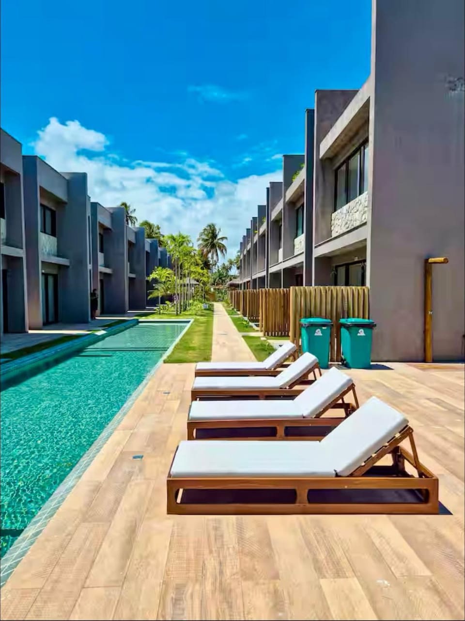 Swimming pool, sunbed