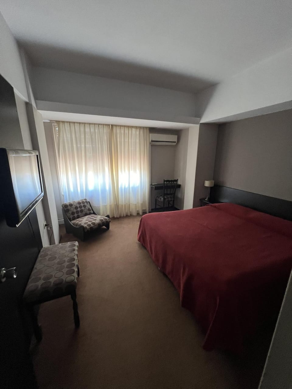 Bed, TV and multimedia, Bedroom