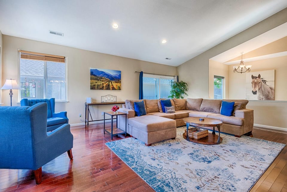 TV and multimedia, Living room, Seating area