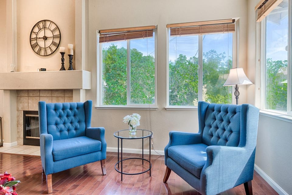 Living room, Seating area