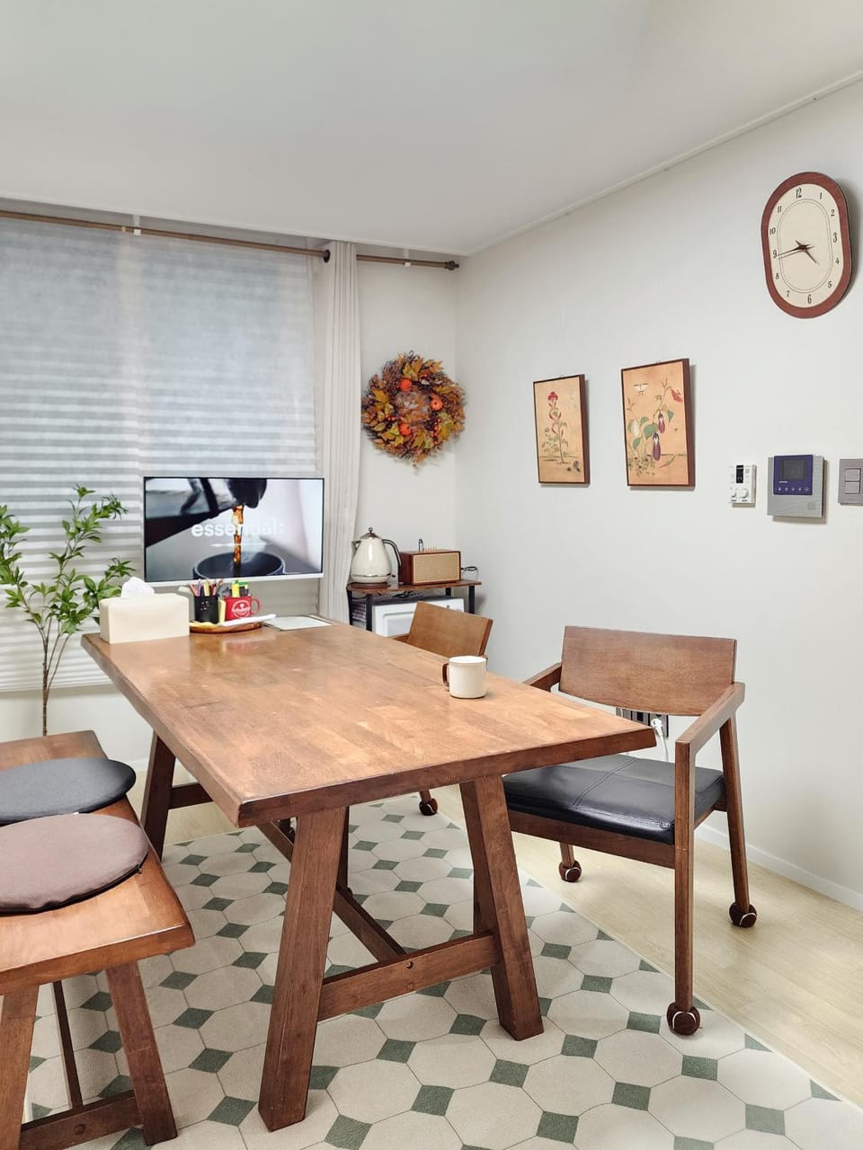 Living room, Seating area, Dining area