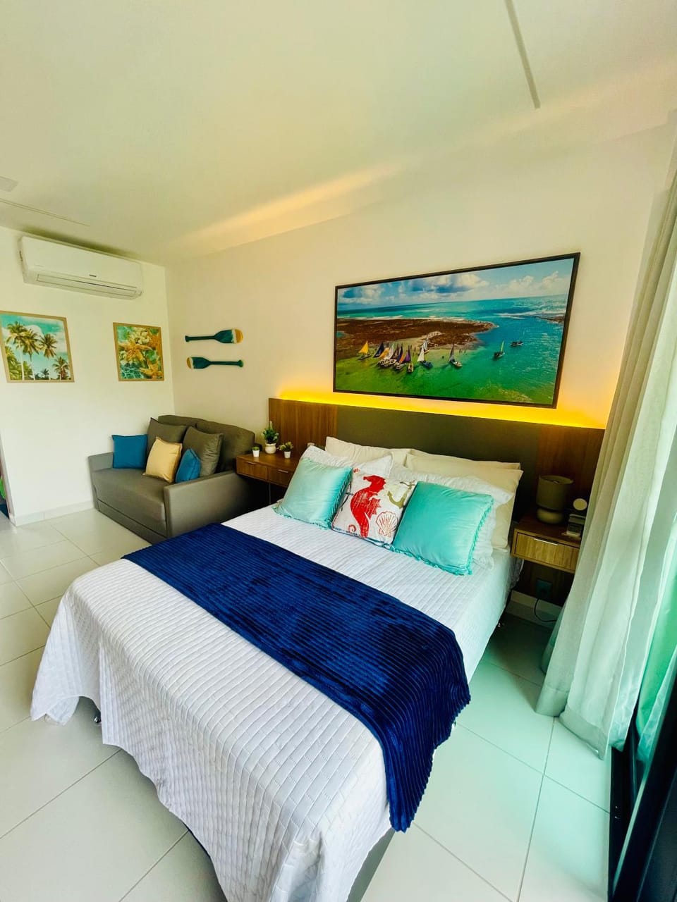 Bed, Photo of the whole room, Bedroom