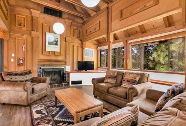 Views inside Yosemite-Timber Lodge-Sleeps 6 House in Yosemite Park Way