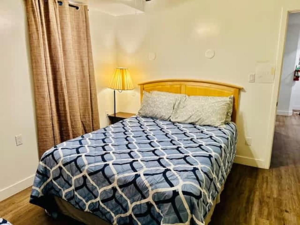 Views inside Yosemite-Timber Lodge-Sleeps 6 House in Yosemite Park Way