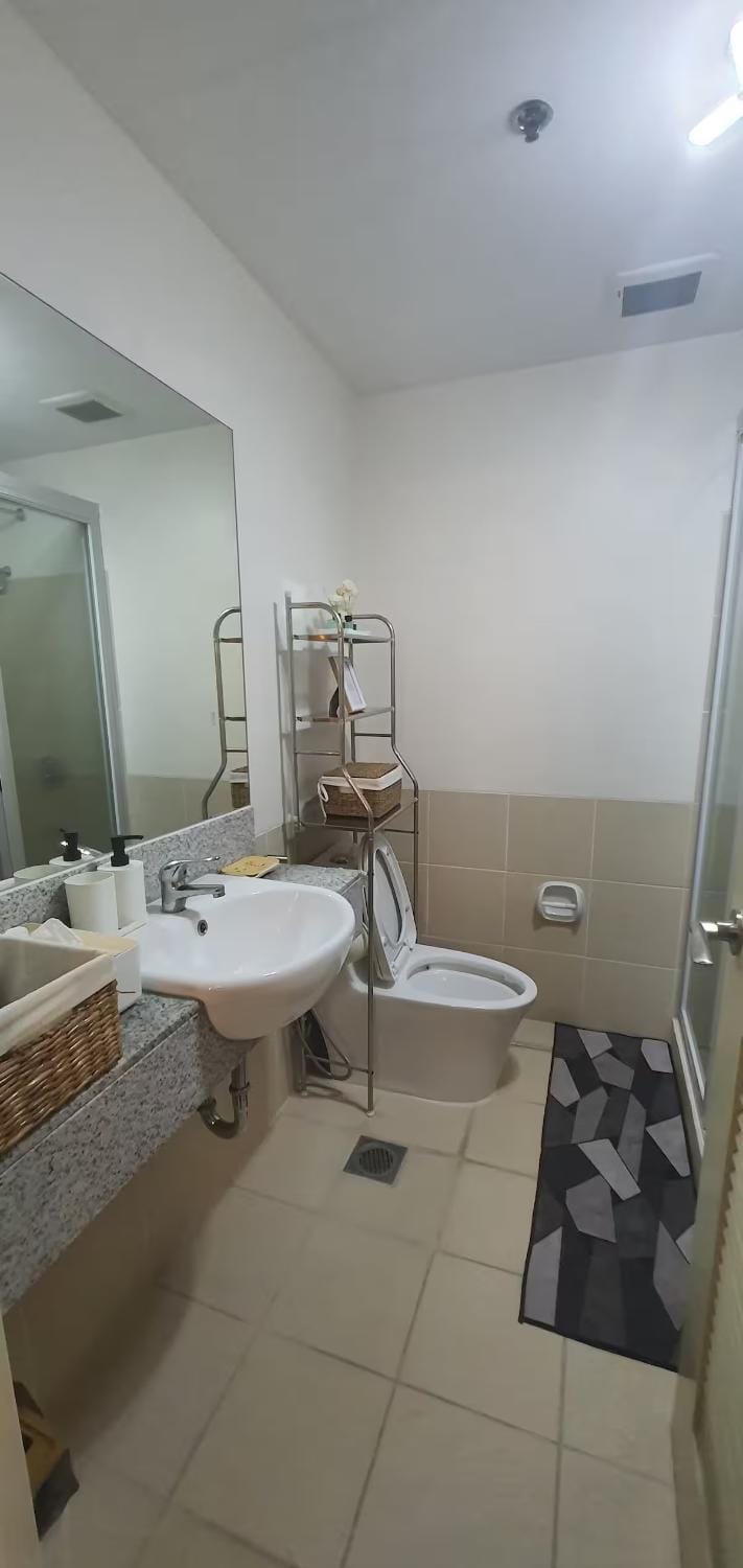 Toilet, bidet