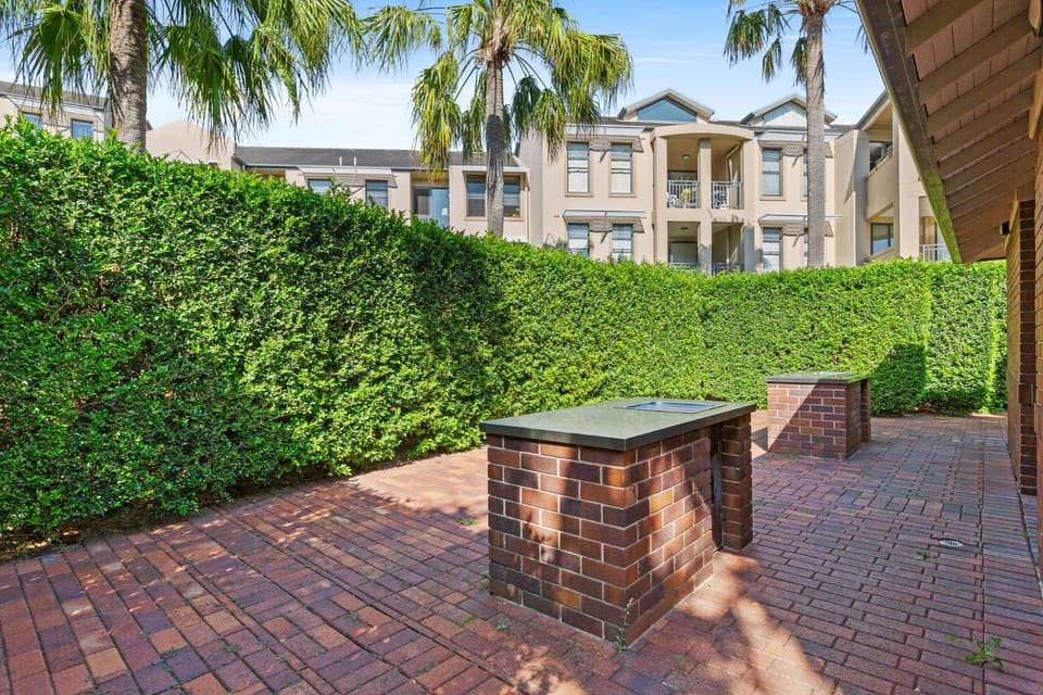 Elegant Stay in Balmain with Pool Access Apartment in Rozelle