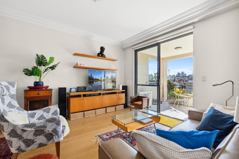 Elegant Stay in Balmain with Pool Access Apartment in Rozelle