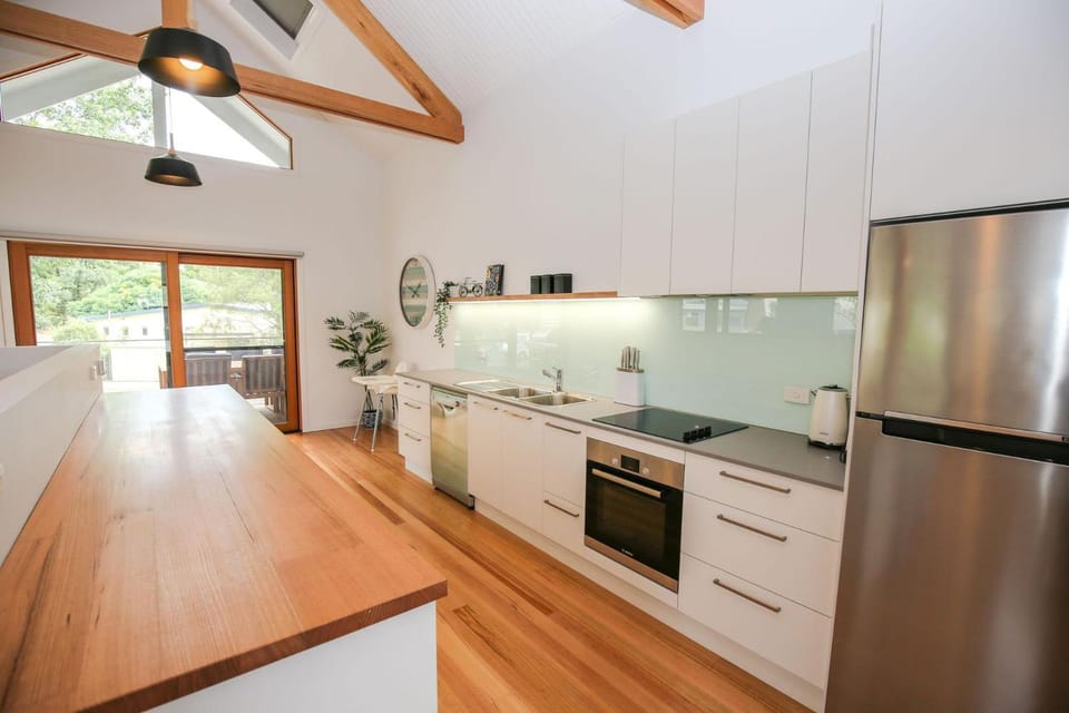 Coffee/tea facilities, Kitchen or kitchenette, dishwasher, microwave, oven, stove, toaster