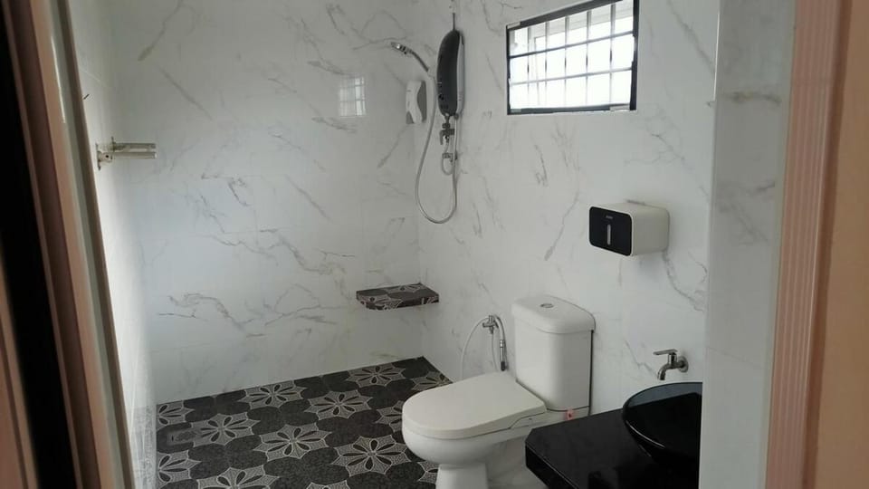 Aloe Vera Homestay - 3 Bed Rooms Corner House House in Perak