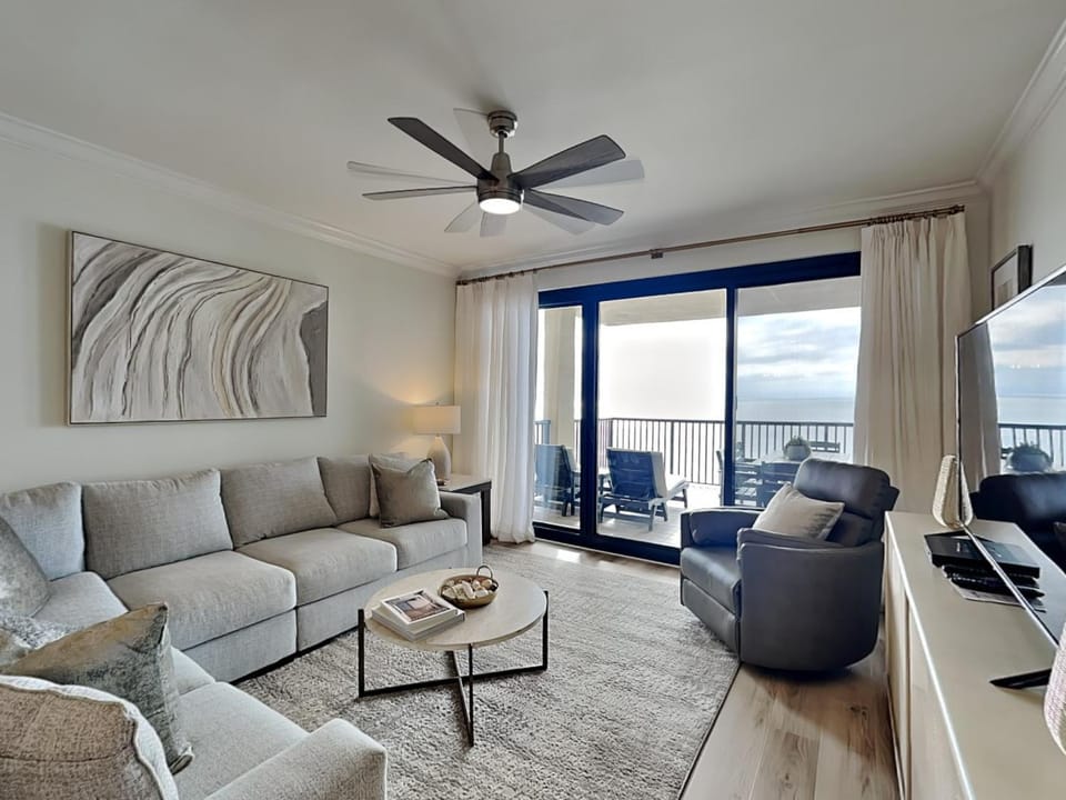 TV and multimedia, Balcony/Terrace, Living room, Seating area, Sea view, furniture