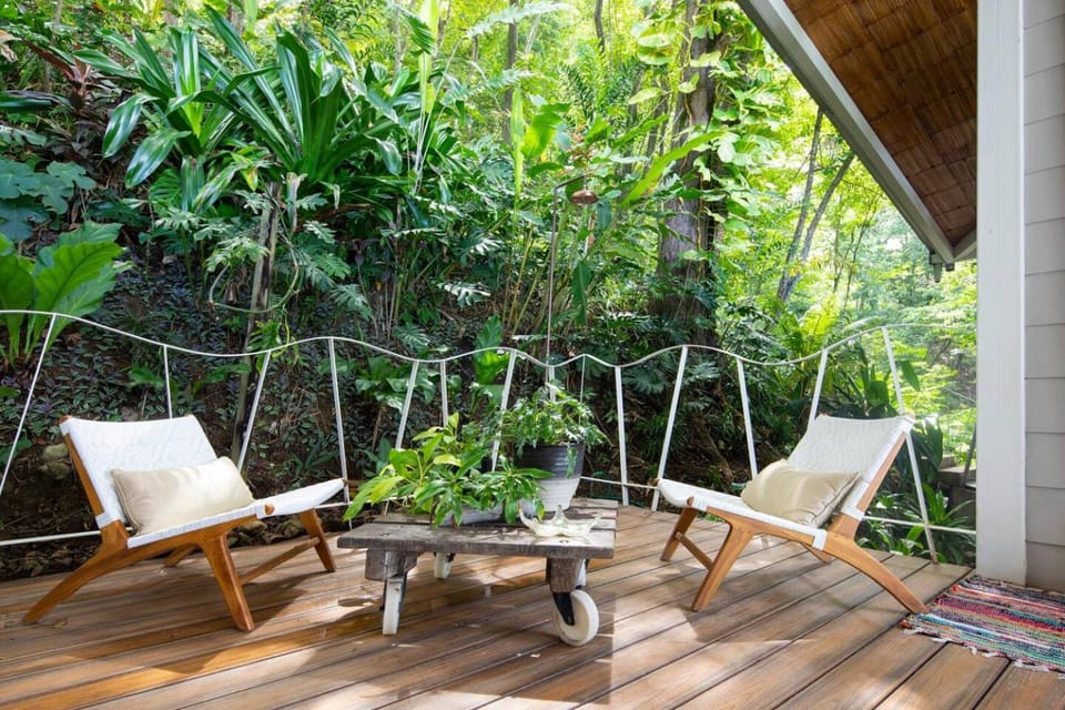 Nido del Mar - Art-Filled Beach house Hotel in Cartago Province, Costa Rica