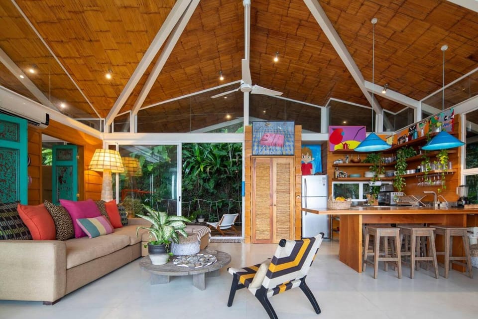 Nido del Mar - Art-Filled Beach house Hotel in Cartago Province, Costa Rica