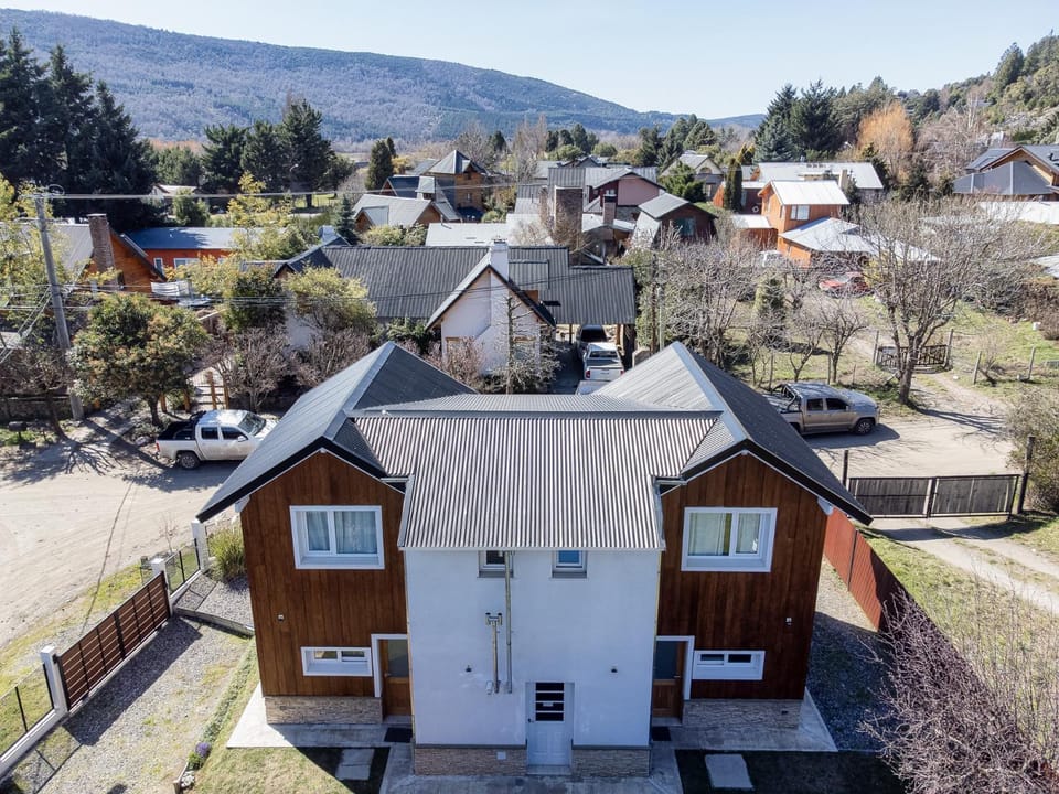 Property building, Day, Neighbourhood, Natural landscape, Bird's eye view, Balcony/Terrace, City view, Mountain view, Street view, Location, Parking