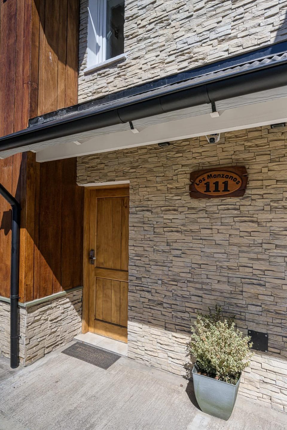 Property building, Facade/entrance, Day