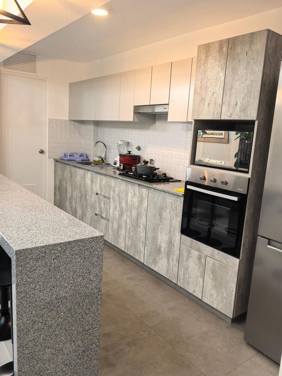 Kitchen or kitchenette, oven