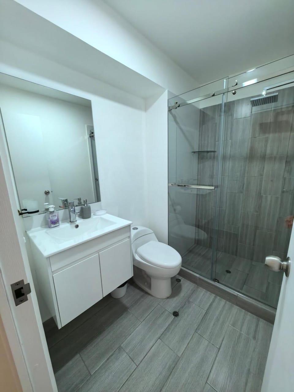 Shower, Toilet, Bathroom, towels