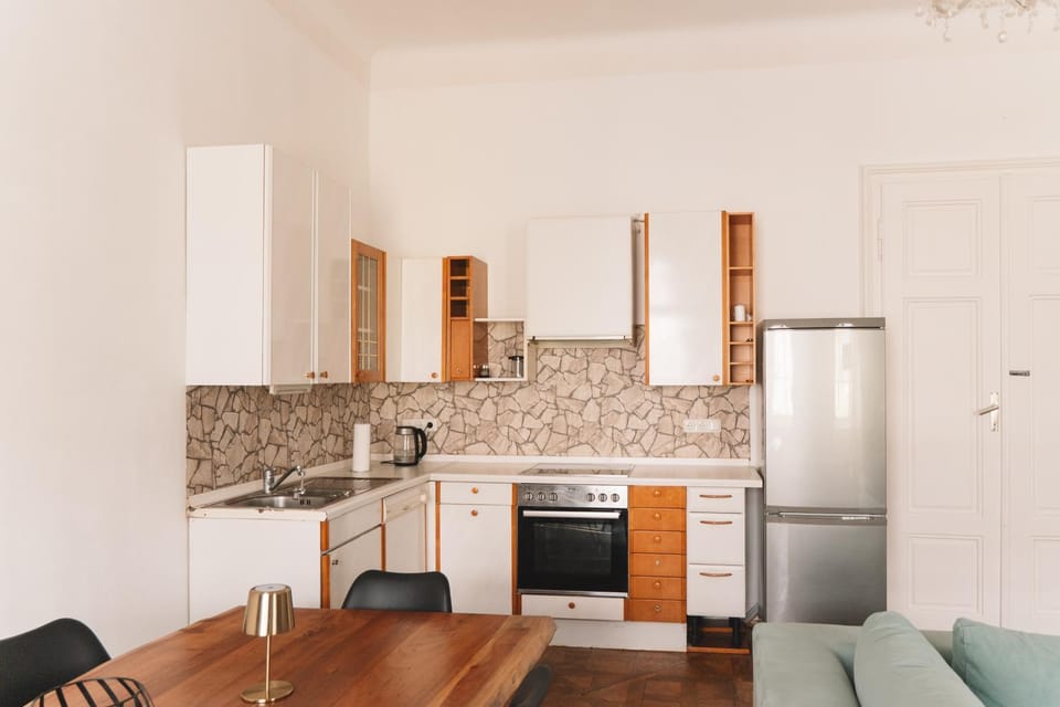 Kitchen or kitchenette, Dining area, oven, stove