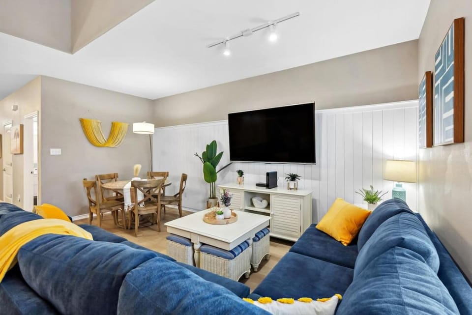 Resort Pool, 5 Bedroom, Dog-Friendly, King Bed, Near White Cap Beach, Patio, Grill House in North Padre Island
