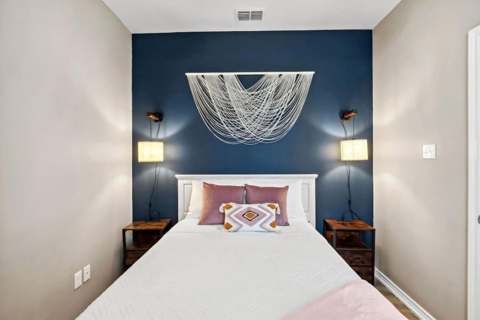 Resort Pool, 5 Bedroom, Dog-Friendly, King Bed, Near White Cap Beach, Patio, Grill House in North Padre Island