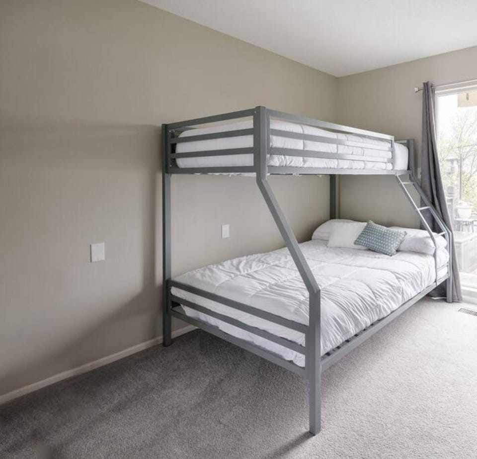 Bed, Photo of the whole room, Bedroom, bunk bed