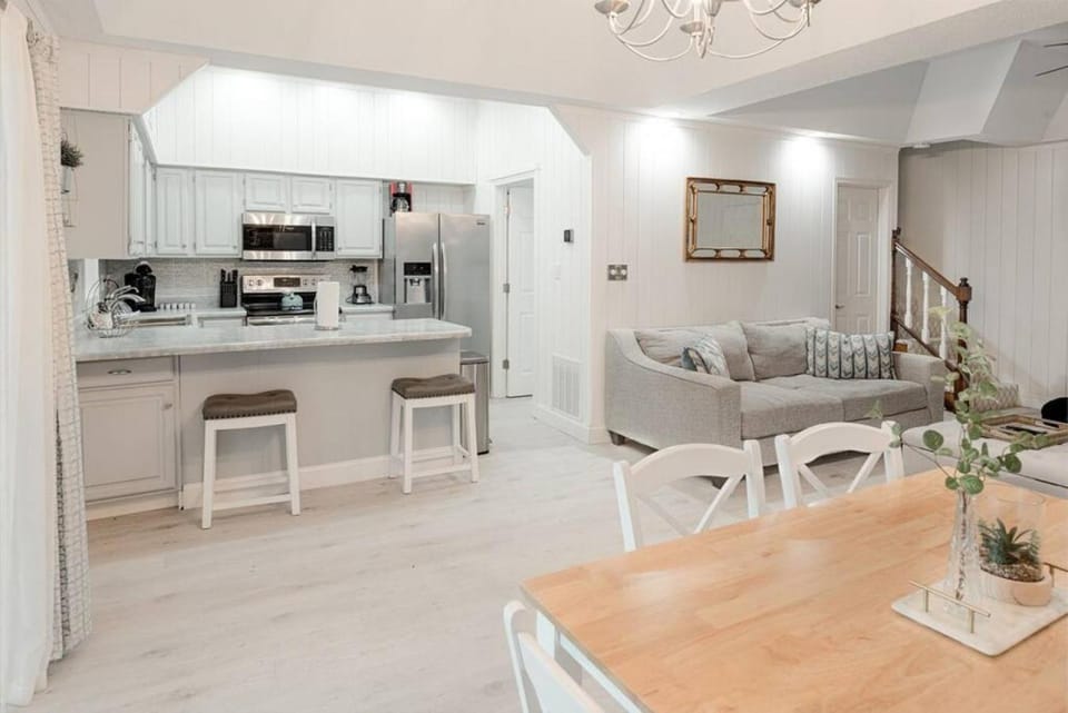Kitchen or kitchenette, Living room, Dining area
