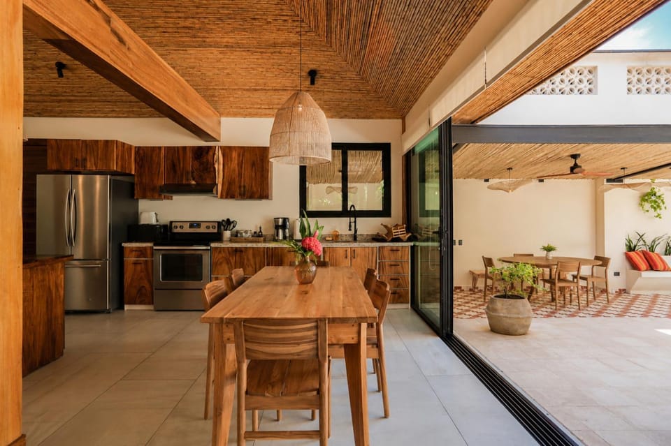 Sea Song House - Walking distance to the beach House in Santa Teresa Beach