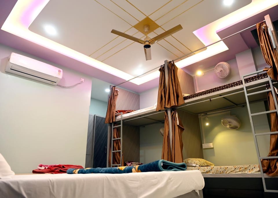 Bed, Photo of the whole room, wardrobe