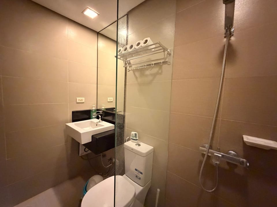 Bathroom, towels