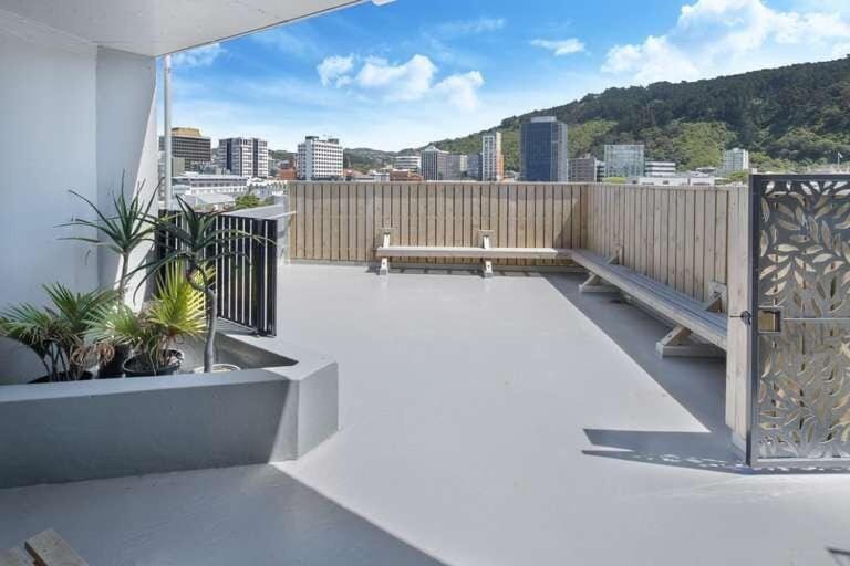 Close to City, Ferry with great views and free park Apartment in Wellington
