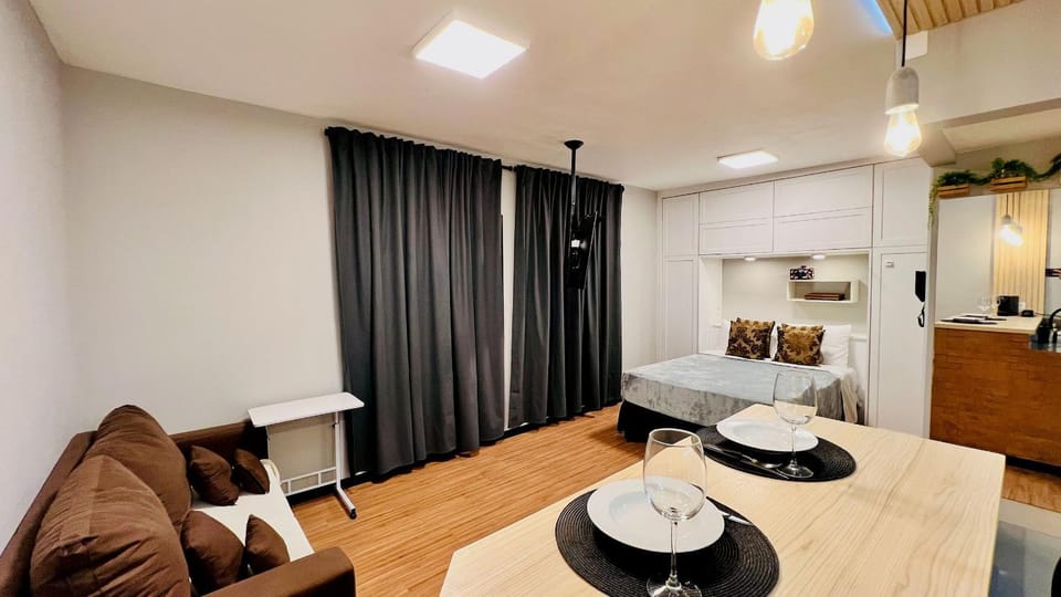 Bed, TV and multimedia, Kitchen or kitchenette, Living room, Photo of the whole room, Dining area, Bedroom