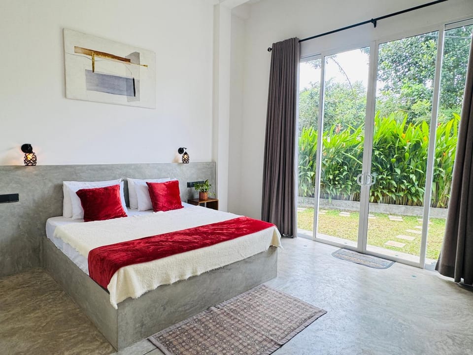 Bed, View (from property/room), Bedroom, Garden view