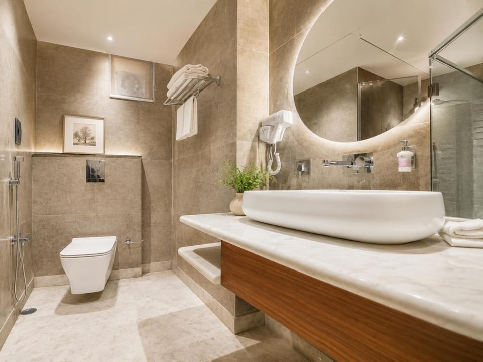 Shower, Toilet, Bathroom, Bath, towels