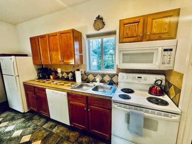 Lower Unit-Yosemite Woods-Inside Yosemite Apartment in Yosemite Park Way