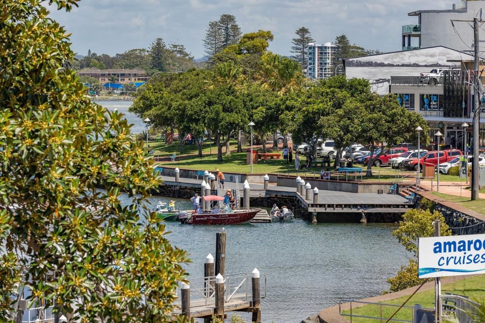Lake view, River view, Location