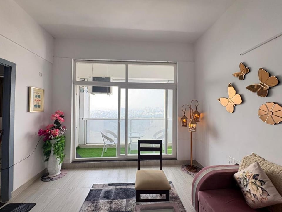 Spectrum Metro Mall 1bhk With Swimming Apartment Sector 75 Noida Apartment in Noida