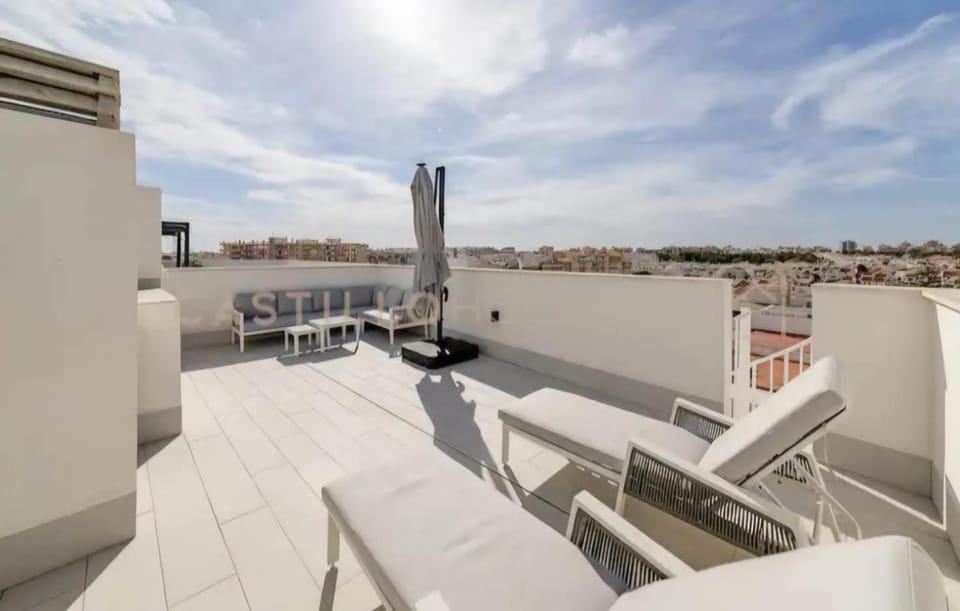 View (from property/room), Balcony/Terrace, sunbed