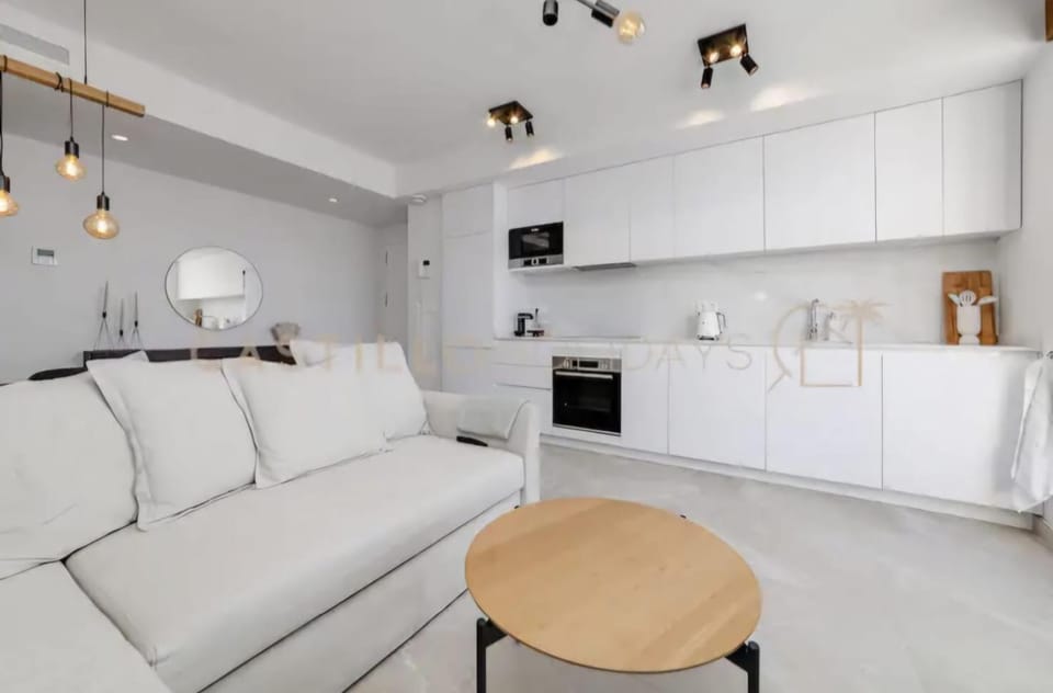 Kitchen or kitchenette, Living room