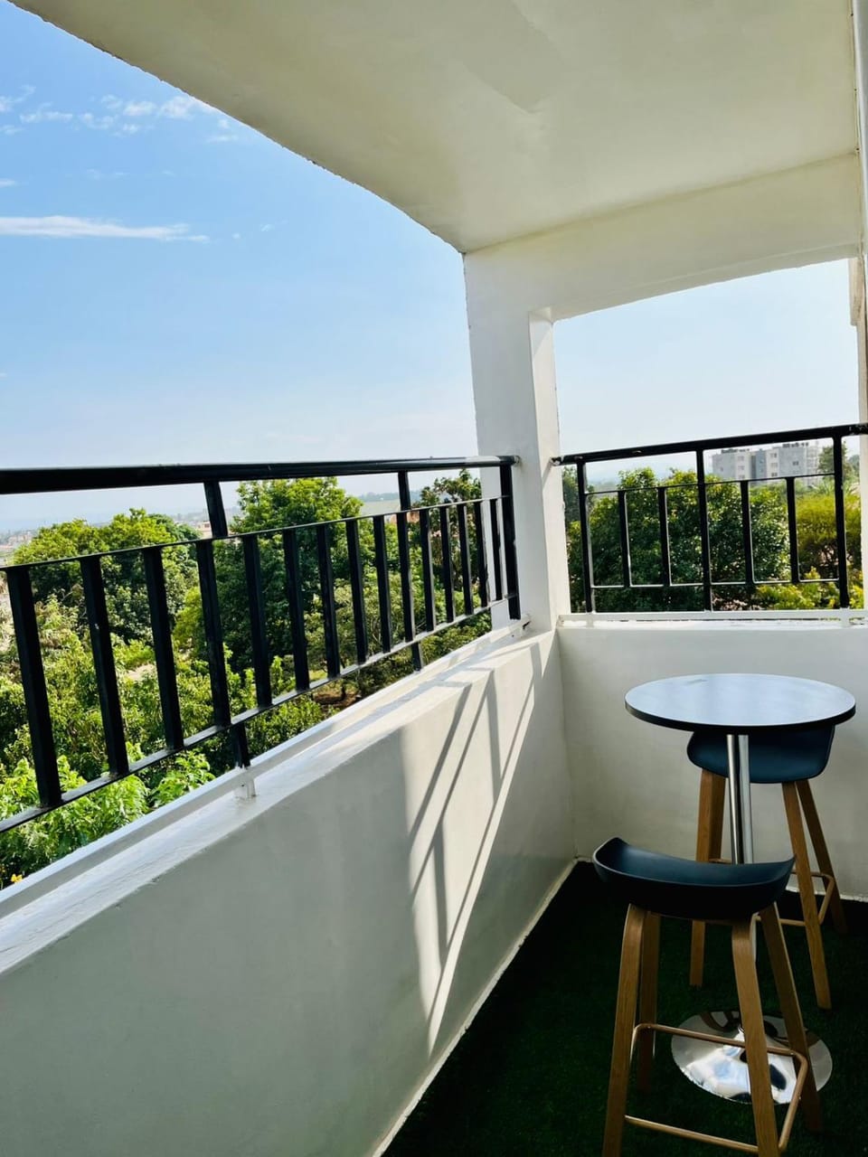 Chic & Cozy Apartment with Balcony Views Kisumu Terrace Apartment in Uganda